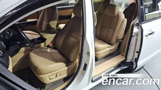 2019 Kia The New Carnival 9-Seater Noblesse Sold VIN KNAME81ABKS502789 – trunk area