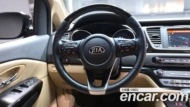 2019 Kia The New Carnival 9-Seater Noblesse Sold VIN KNAME81ABKS519960 – dashboard