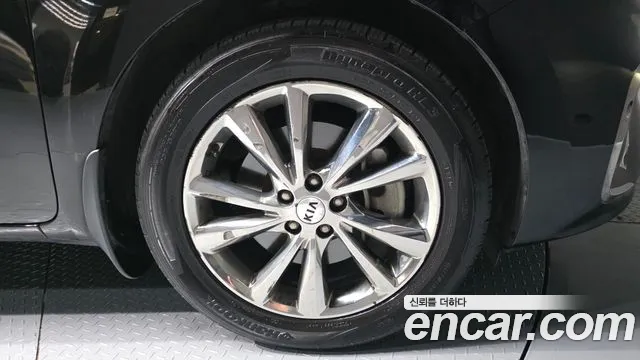 2019 Kia The New Carnival 9-Seater Noblesse Sold VIN KNAME81ABKS519960 – exterior detail