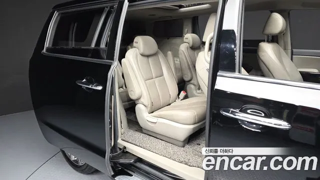 2019 Kia The New Carnival 9-Seater Noblesse Sold VIN KNAME81ABKS531214 – trunk area