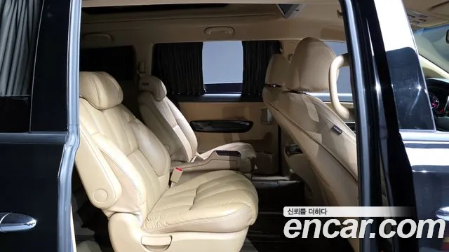 2019 Kia The New Carnival 9-Seater Hi-Limousine Sold VIN KNAME81ABKS550443 – front exterior