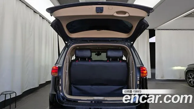 2019 Kia The New Carnival 9-Seater Noblesse Special Sold VIN KNAME81ABKS573100 – interior seats 2019 Kia The New Carnival 9-Seater Noblesse Special Sold VIN KNAME81ABKS573100 – interior seats
