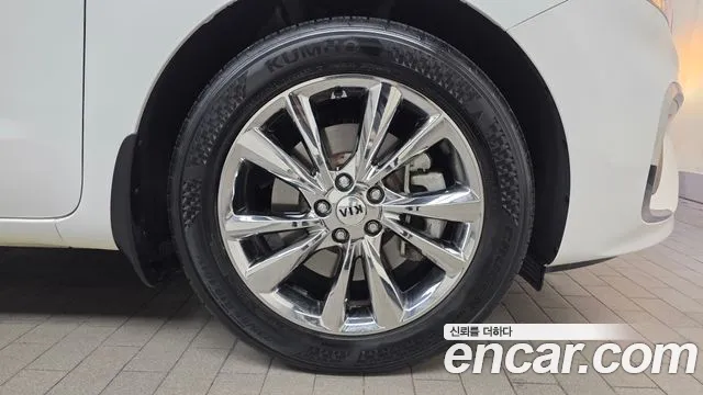 2019 Kia The New Carnival 9-Seater Noblesse Sold VIN KNAME81ABKS587098 – trunk area