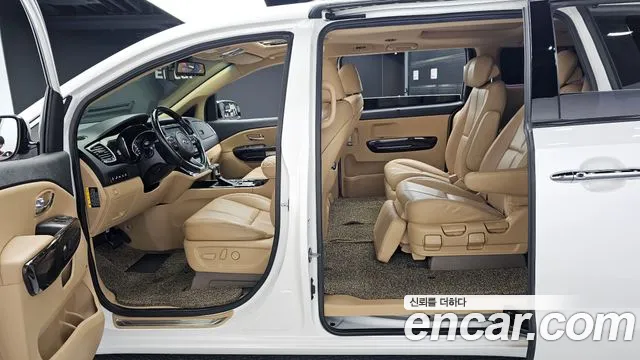 2019 Kia The New Carnival 7-Seater Limousine Sold VIN KNAME81ABKS593345 – exterior detail
