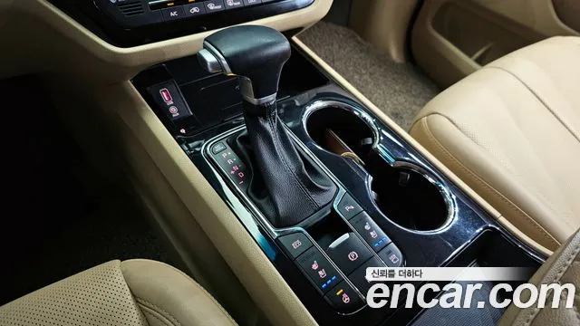 2019 Kia The New Carnival 7-Seater Limousine Sold VIN KNAME81ABKS593345 – trunk area