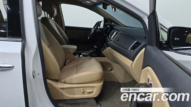 2019 Kia The New Carnival 9-Seater Noblesse Special Sold VIN KNAME81ABKS595153 – rear exterior