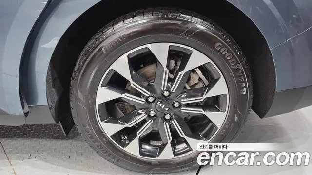 2023 Kia Carnival 4th Gen Gasoline 7-Seater Noblesse Sold VIN KNANC813BPS333336 – exterior detail 2023 Kia Carnival 4th Gen Gasoline 7-Seater Noblesse Sold VIN KNANC813BPS333336 – exterior detail