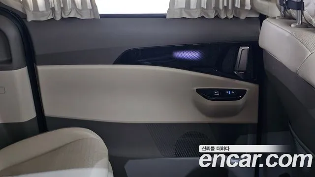 2023 Kia Carnival 4Generation Gasoline 7-Seater Hi-Limousine Sold VIN KNANE813BPS213278 – interior seats