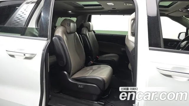 2024 Kia The New Carnival 4th Gen HEV 9seater Signature Sold VIN KNANE81ABRS005408 – trunk area