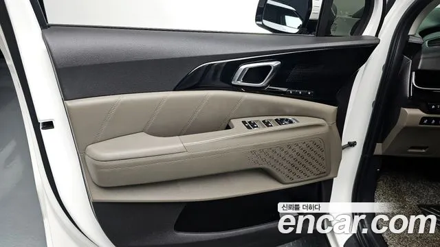 2024 Kia The New Carnival 4th Gen HEV 9seater Signature Sold VIN KNANE81ABRS007598 – rear exterior 2024 Kia The New Carnival 4th Gen HEV 9seater Signature Sold VIN KNANE81ABRS007598 – rear exterior