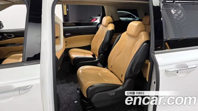 2021 Kia Carnival 4Generation 9-Seater Signature Sold VIN KNANE81BBMS002601 – side profile