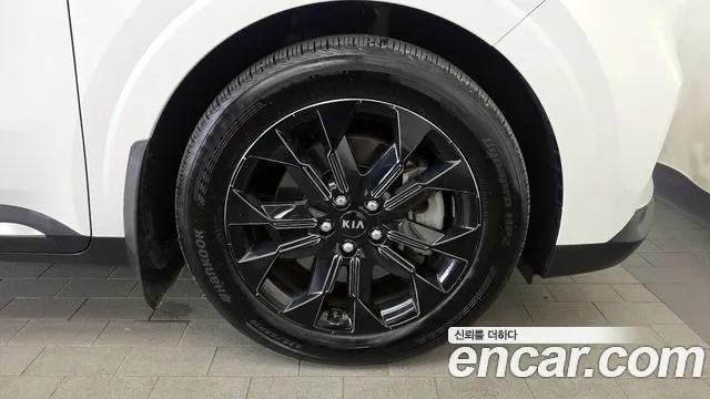 2021 Kia Carnival 4th Gen 9-Seater Signature Sold VIN KNANE81BBMS012666 – exterior detail 2021 Kia Carnival 4th Gen 9-Seater Signature Sold VIN KNANE81BBMS012666 – exterior detail