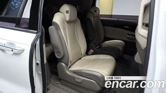2021 Kia Carnival 4th Gen 9-Seater Signature Sold VIN KNANE81BBMS084324 – trunk area
