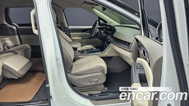 2021 Kia Carnival 4Generation 7-Seater Signature Sold VIN KNANE81BBMS100155 – interior seats