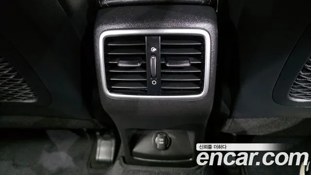 2020 Kia Sportage The Bold Gasoline Sold VIN KNAP681ABLK818293 – exterior detail 2020 Kia Sportage The Bold Gasoline Sold VIN KNAP681ABLK818293 – exterior detail