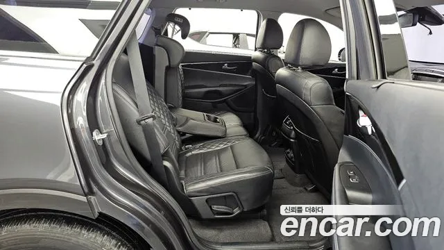 2020 Kia The New Sorento Diesel 2.0 4WD Sold VIN KNAPH81ADLA578324 – rear exterior