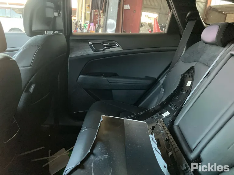 2025 Kia Sportage Damaged VIN KNAPX81GMS7221651 – interior seats