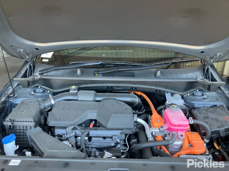 2025 Kia Sportage Damaged VIN KNAPX81GMS7221651 – odometer reading