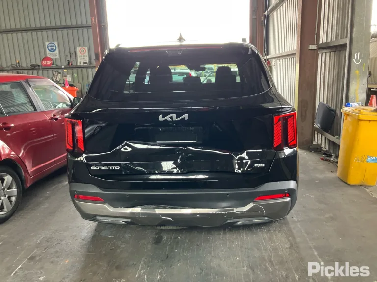 2024 Kia Sorento Damaged VIN KNARH81BWR5276929 – odometer reading