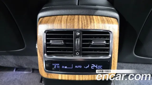 2022 Kia The New K9 2nd Gen 3.8 GDI Sold VIN KNAS1418BNS039644 – interior seats 2022 Kia The New K9 2nd Gen 3.8 GDI Sold VIN KNAS1418BNS039644 – interior seats