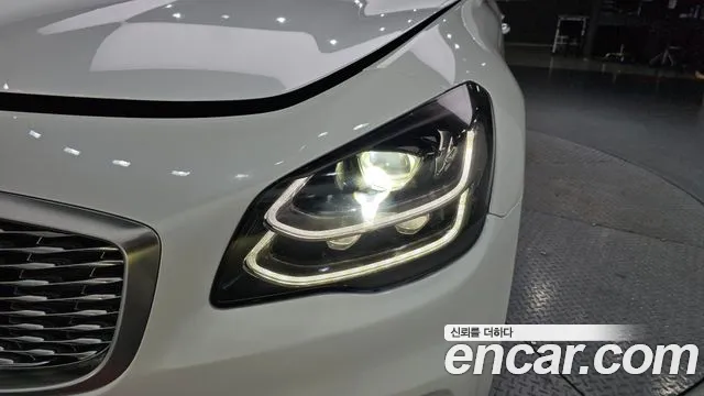 2019 Kia The K9 3.8 GDI Sold VIN KNAS2418BKS017172 – interior seats 2019 Kia The K9 3.8 GDI Sold VIN KNAS2418BKS017172 – interior seats