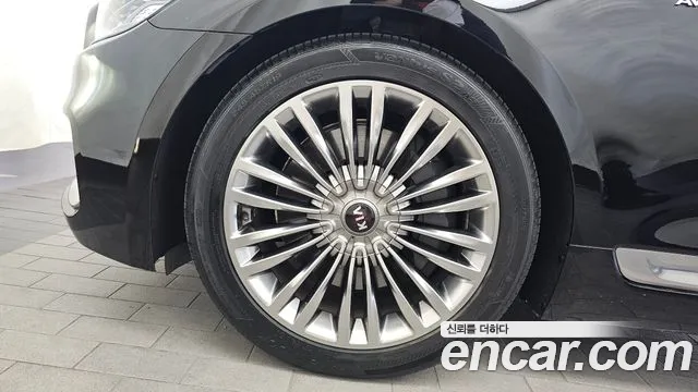 2019 Kia The K9 3.8 GDI AWD Sold VIN KNAS2418DKS008563 – exterior detail 2019 Kia The K9 3.8 GDI AWD Sold VIN KNAS2418DKS008563 – exterior detail