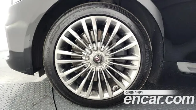 2020 Kia The K9 3.8 GDI AWD Sold VIN KNAS3418DLS023116 – trunk area