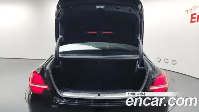 2022 Kia The New K9 2nd Gen 3.3 T-GDI AWD Sold VIN KNAS5416DNS037247 – interior seats 2022 Kia The New K9 2nd Gen 3.3 T-GDI AWD Sold VIN KNAS5416DNS037247 – interior seats
