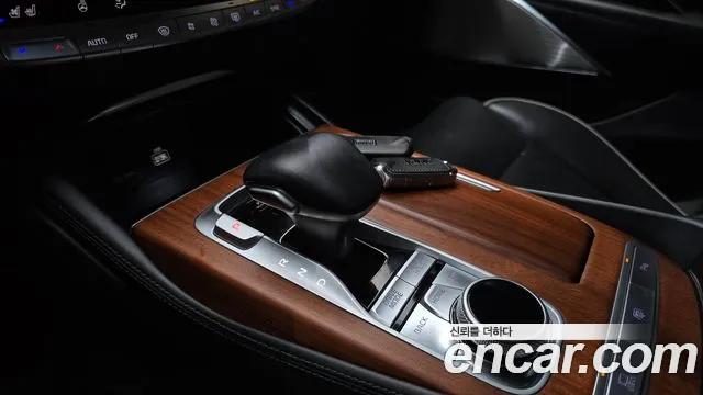 2019 Kia The K9 3.3 T-GDI AWD Sold VIN KNAS6416DKS001719 – trunk area