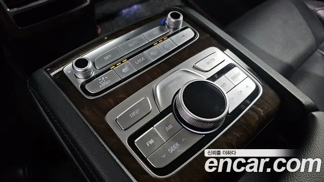 2020 Kia The K9 3.3 T-GDI AWD Sold VIN KNAS6416DLS018574 – trunk area
