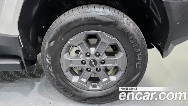 2026 Kia Tasman 2.5T Gasoline 4WD Sold VIN KNCSFY7BDTA004746 – trunk area
