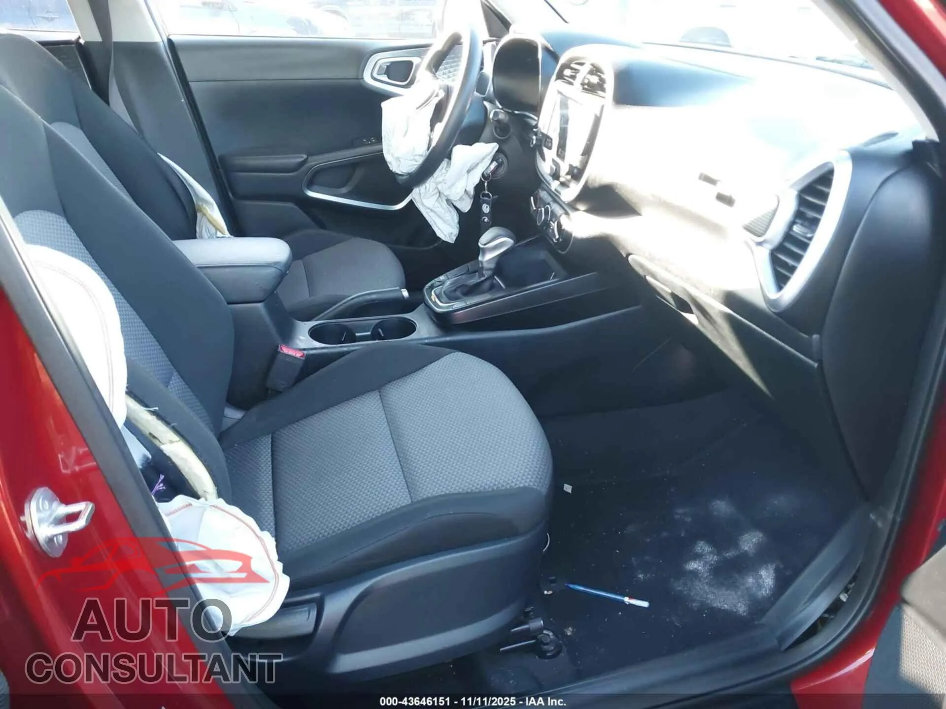 2024 KIA SOUL Damaged VIN KNDJ23AU0R7902430 – interior seats