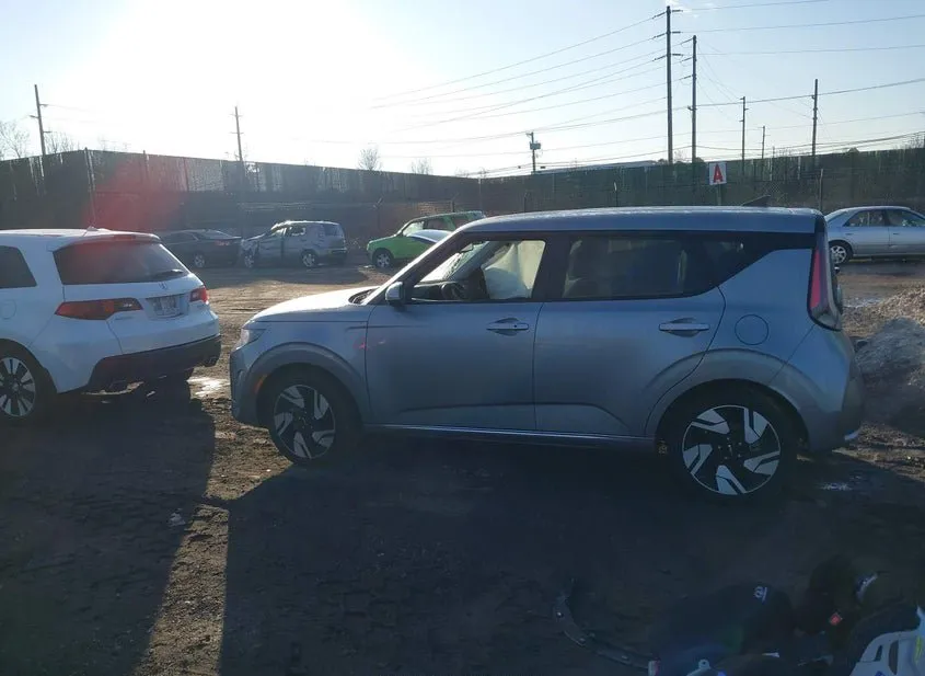 2025 KIA Soul Used VIN KNDJ53AUXS7950966 – exterior detail
