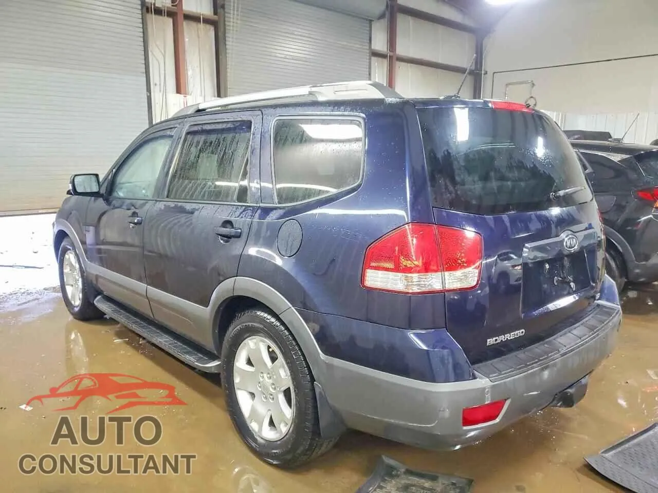 2009 KIA BORREGO Damaged VIN KNDJH741195017253 – rear exterior 2009 KIA BORREGO Damaged VIN KNDJH741195017253 – rear exterior