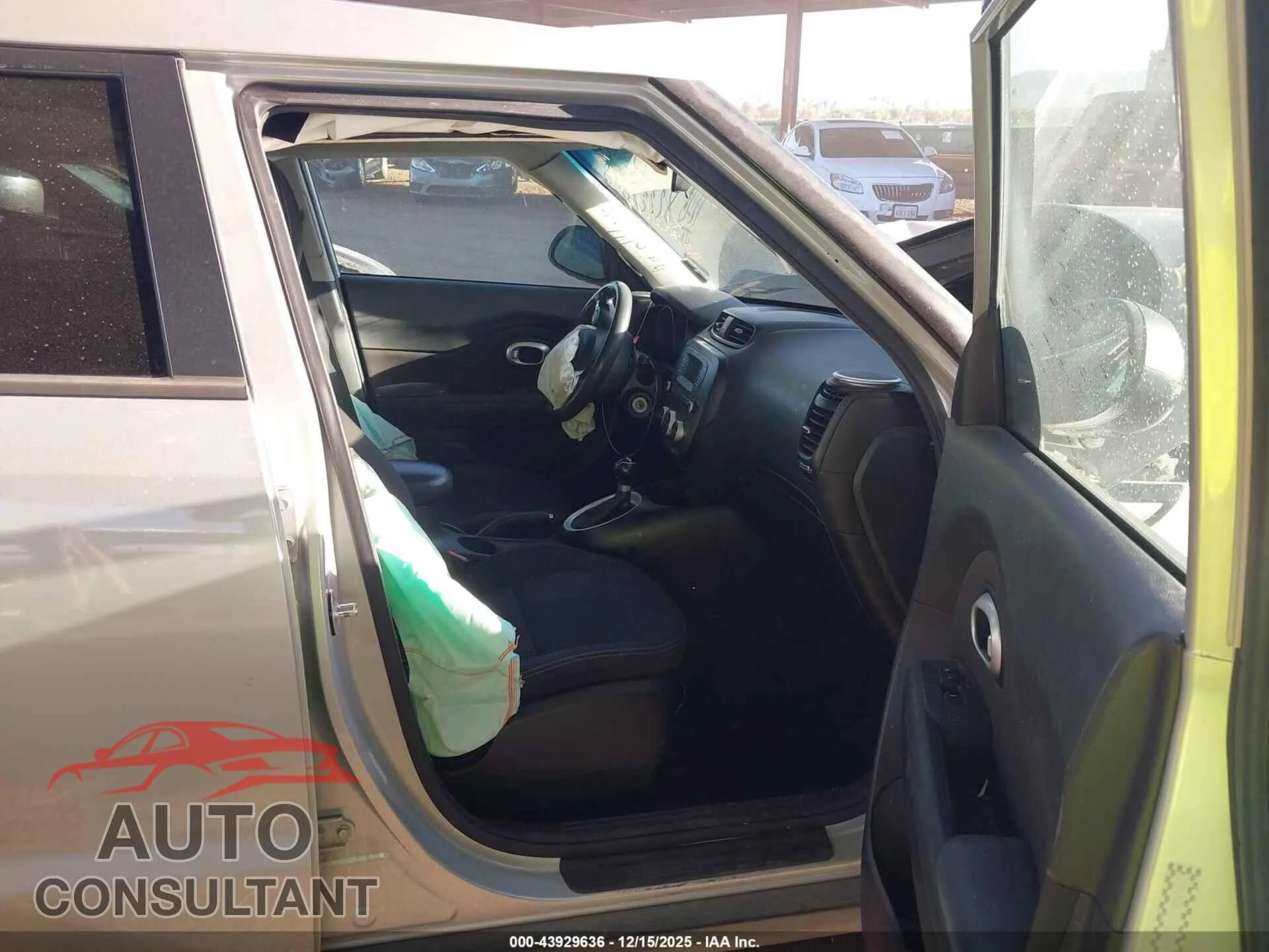 2016 KIA SOUL Damaged VIN KNDJN2A23G7822214 – interior seats