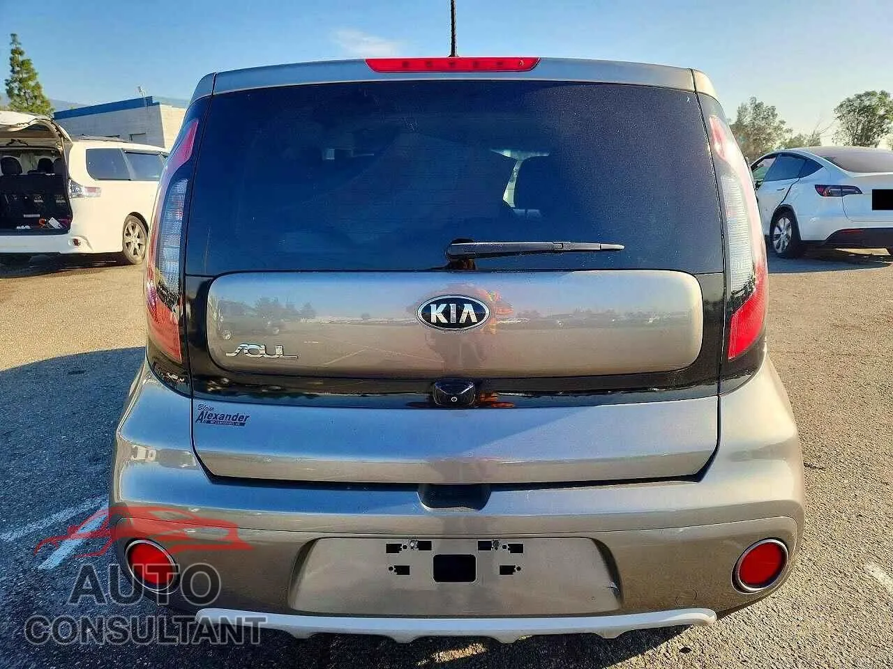 2019 KIA SOUL Damaged VIN KNDJP3A57K7010580 – engine bay