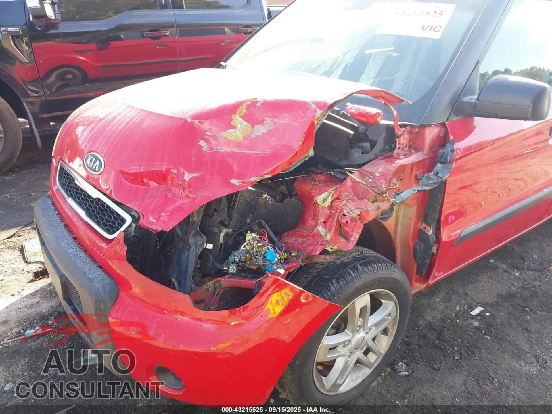 2010 KIA SOUL Damaged VIN KNDJT2A27A7178584 – engine bay