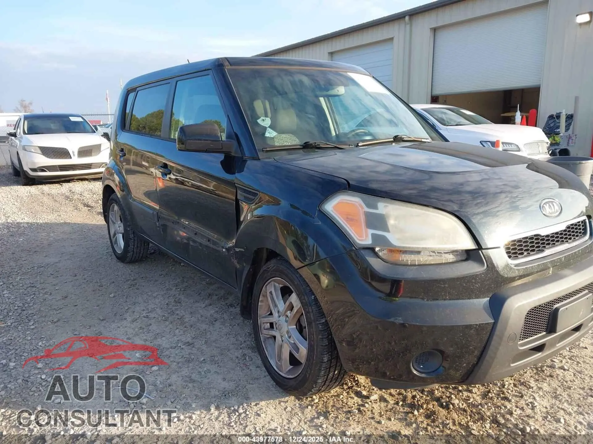 2011 KIA SOUL Damaged VIN KNDJT2A28B7198733 – engine bay
