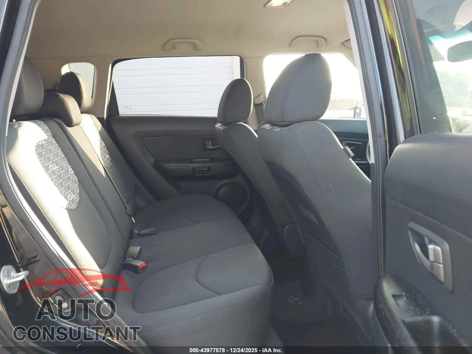 2011 KIA SOUL Damaged VIN KNDJT2A28B7198733 – undercarriage