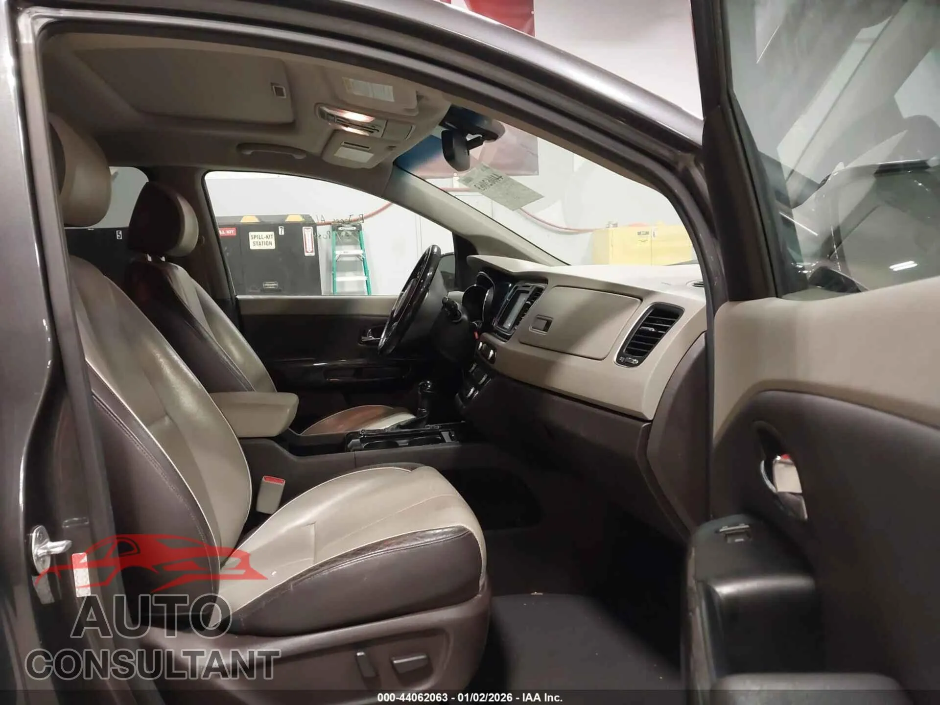 2016 KIA SEDONA Damaged VIN KNDME5C19G6187296 – interior seats