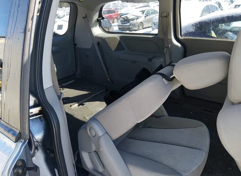 2012 KIA Sedona Used VIN KNDMG4C74C6445517 – exterior detail
