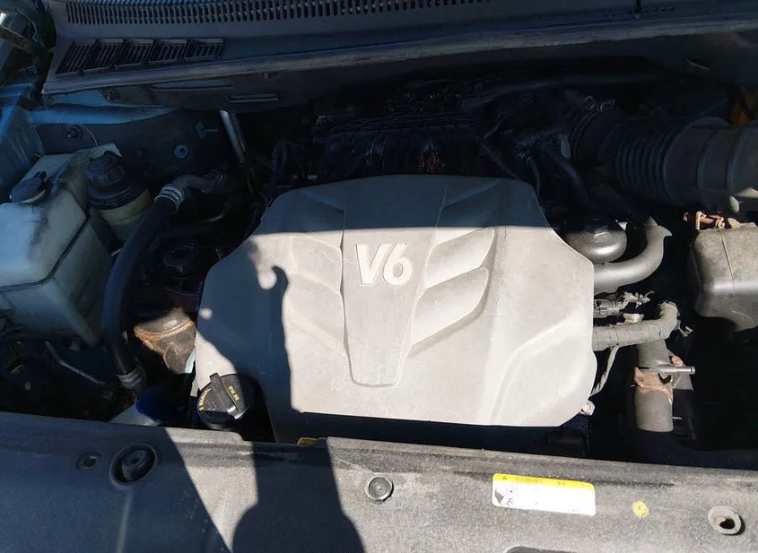 2012 KIA Sedona Used VIN KNDMG4C74C6445517 – trunk area