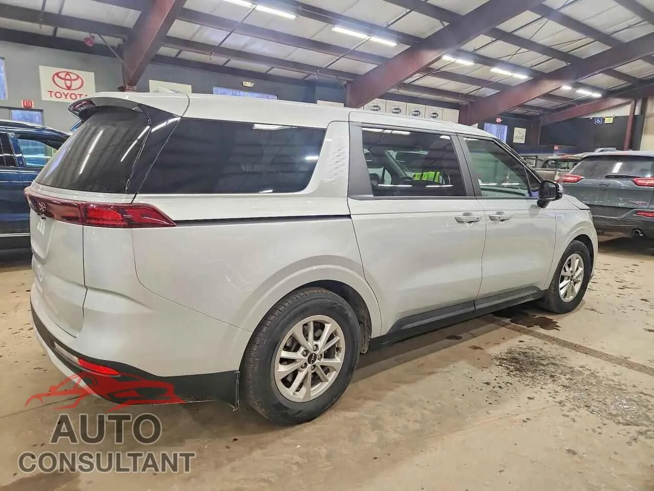 2022 KIA CARNIVAL L Damaged VIN KNDNB4H37N6169779 – side profile 2022 KIA CARNIVAL L Damaged VIN KNDNB4H37N6169779 – side profile