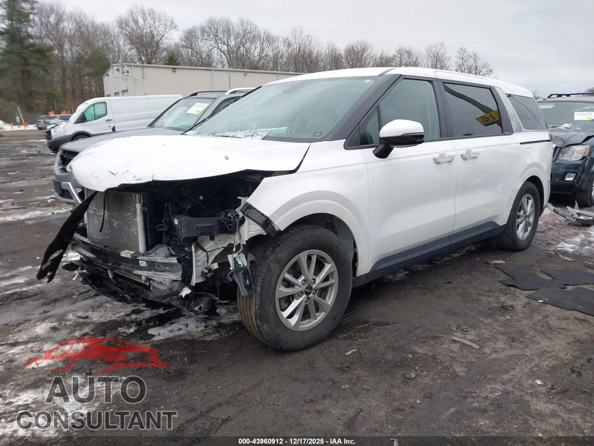 2024 KIA CARNIVAL MPV Damaged VIN KNDNB4H37R6395598 – rear exterior