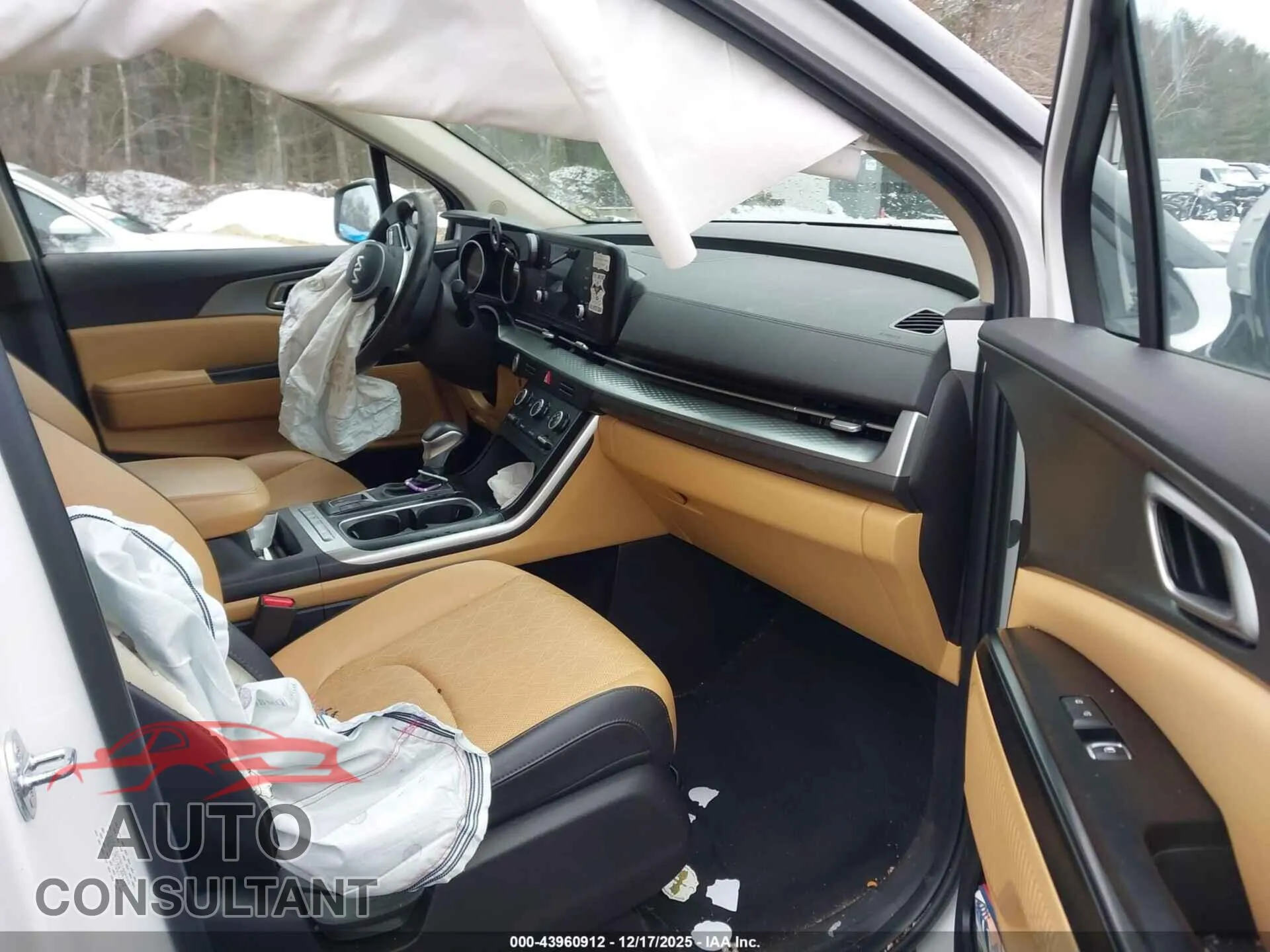 2024 KIA CARNIVAL MPV Damaged VIN KNDNB4H37R6395598 – interior seats