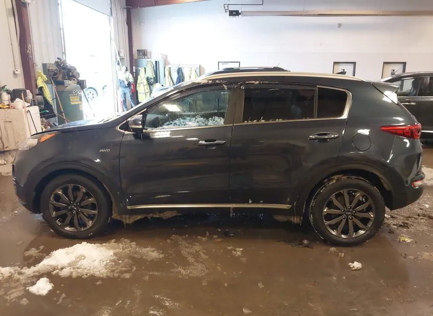 2018 KIA Sportage Used VIN KNDPNCAC5J7409033 – trunk area