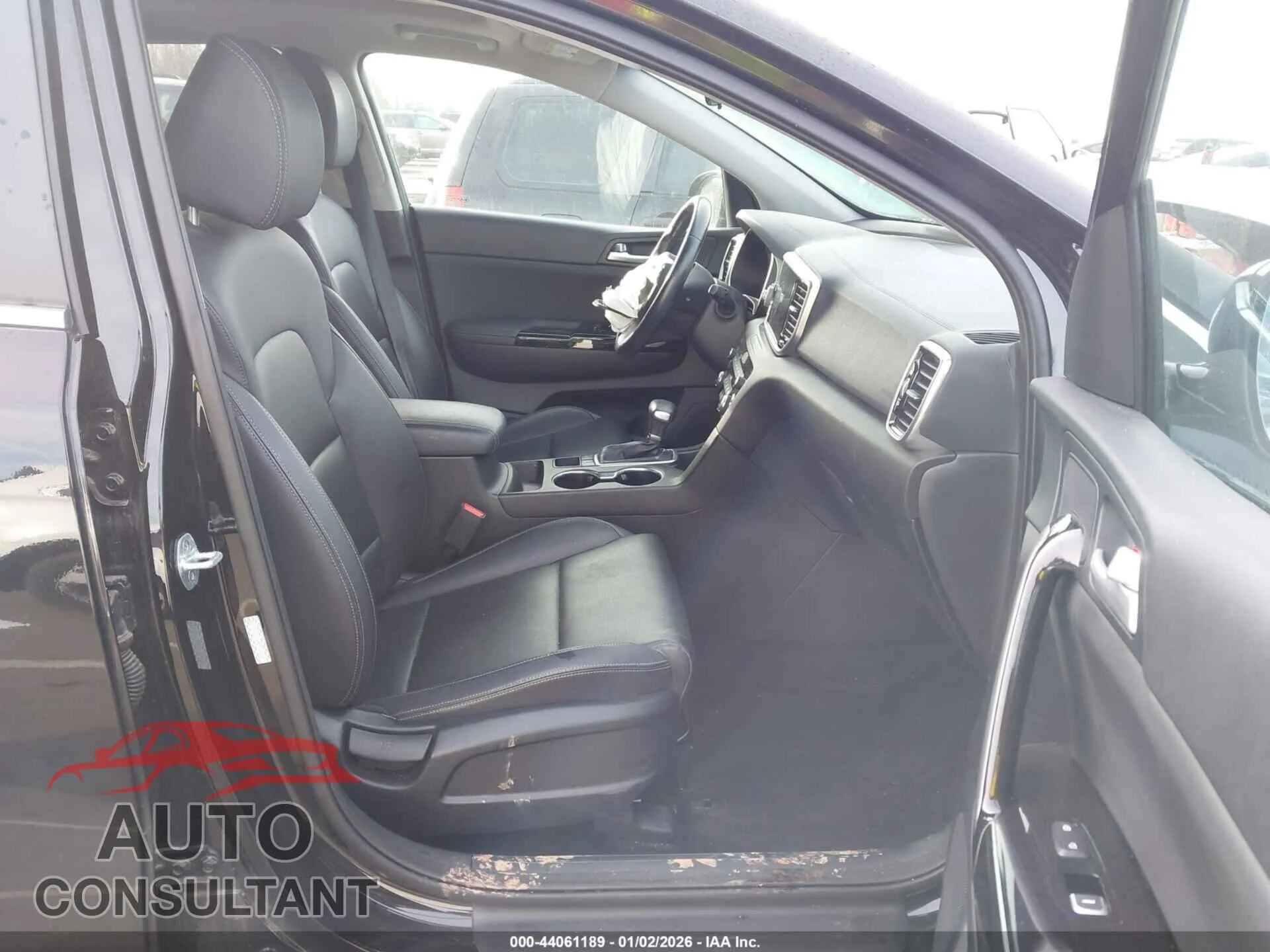 2022 KIA SPORTAGE Damaged VIN KNDPNCACXN7986050 – interior seats