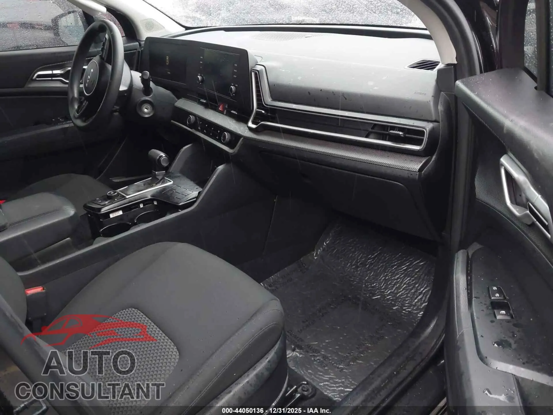 2024 KIA SPORTAGE Damaged VIN KNDPU3DF4R7277211 – interior seats