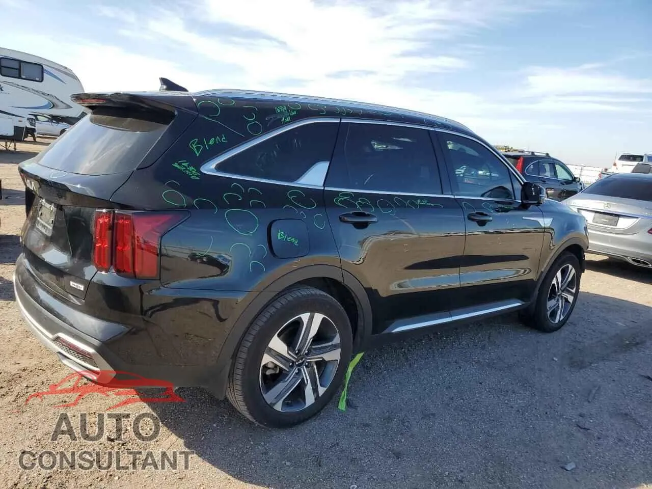 2023 KIA SORENTO Damaged VIN KNDRMDLH0P5137523 – side profile