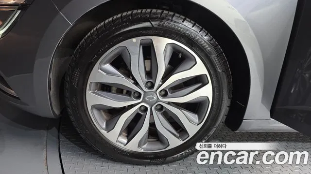 2017 Renault SM6 2.0 GDe SE Sold VIN KNMA4C2BMHP043566 – exterior detail 2017 Renault SM6 2.0 GDe SE Sold VIN KNMA4C2BMHP043566 – exterior detail